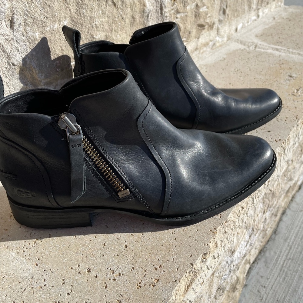 Women’s UGG booties. Black leather size 9.5. NWT